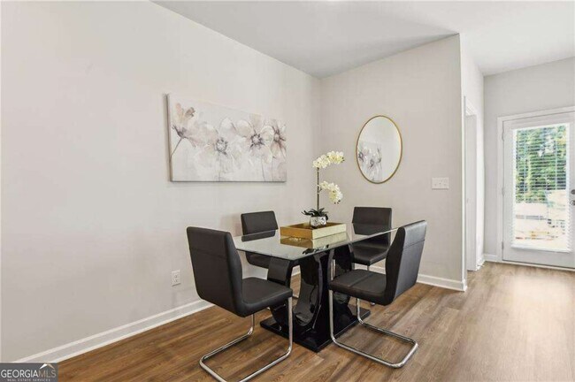 Building Photo - 2568 Swan Lake Dr SW