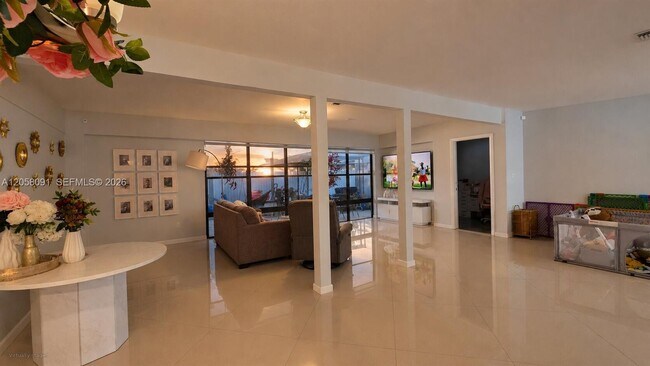 Building Photo - 565 NE 179th Dr