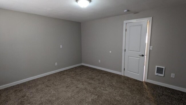 Building Photo - 3965 Hayesville Dr NE