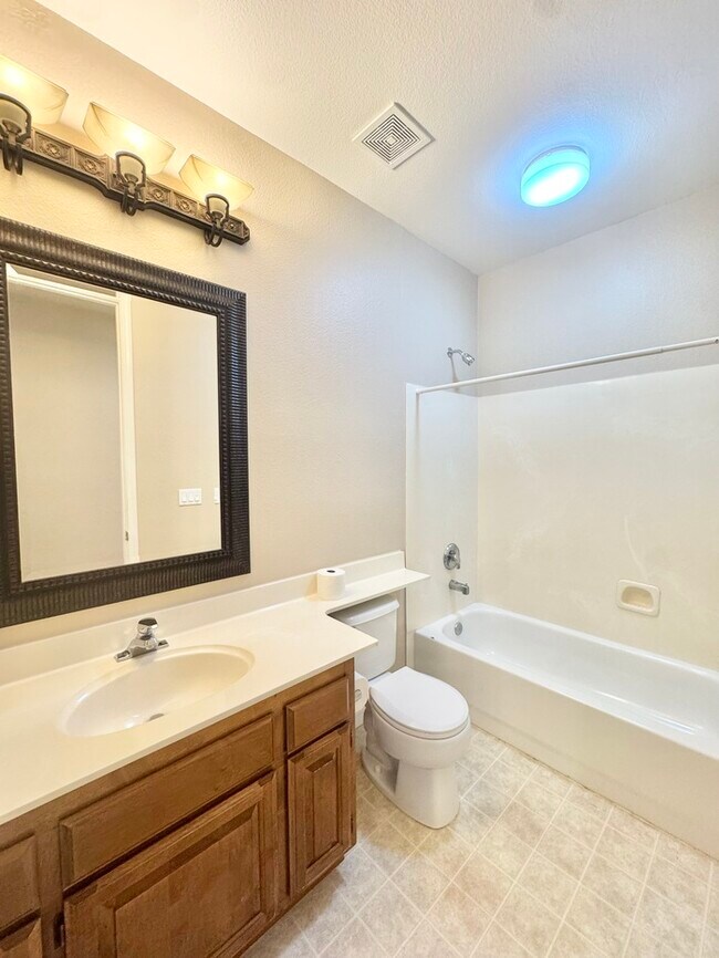 Building Photo - Beautiful large 4 bedroom home in rocklin!
