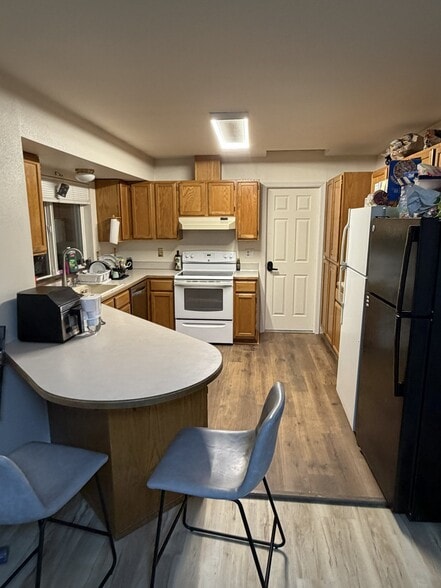 Building Photo - 2914 Sunset Dr W