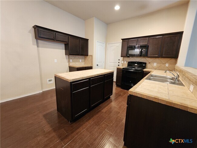 Building Photo - 712 Creekside Cir