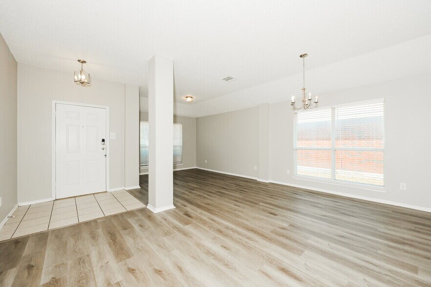 Building Photo - 829 Clear Creek Dr