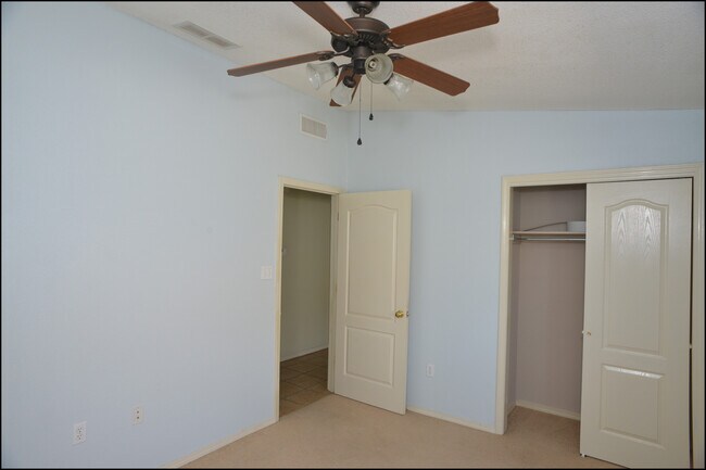 Building Photo - 10045 Paloma Dr