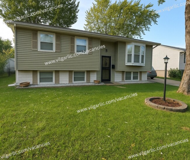 Building Photo - This is your forever home! 5 spacious bedr...