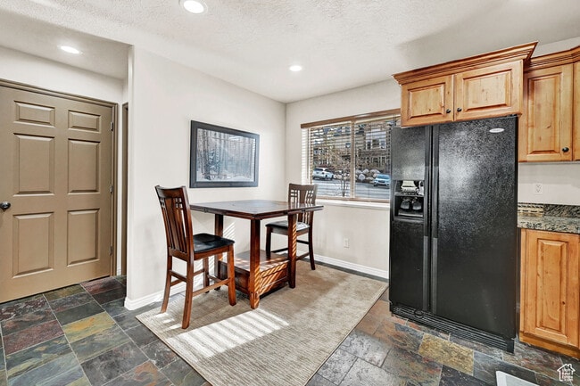 Building Photo - 3521 N Fox Run Dr