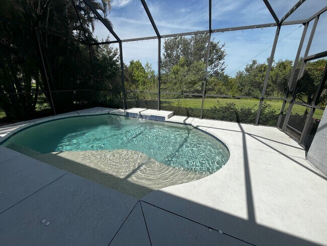 Building Photo - 4726 Claremont Park Dr