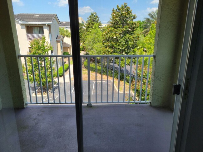 Building Photo - 3 Bedroom Beautiful Condo in Mirabella Com...