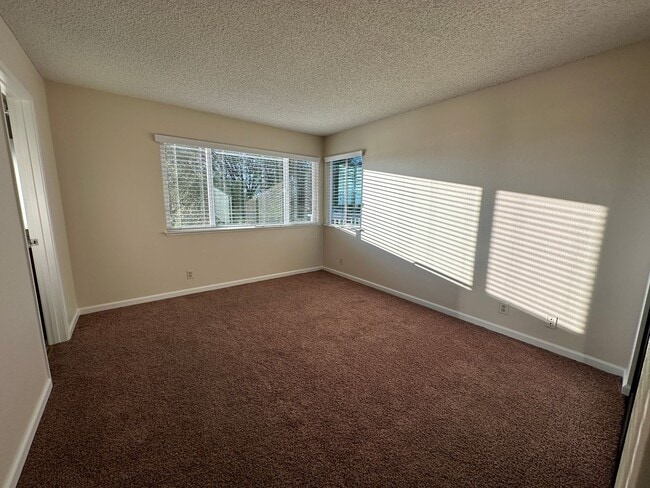 Building Photo - Second Story Lori Drive Condo