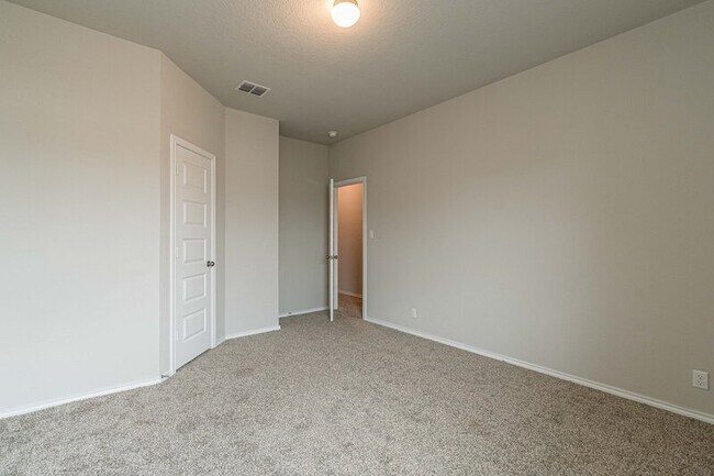 Building Photo - 9427 Somers Bend