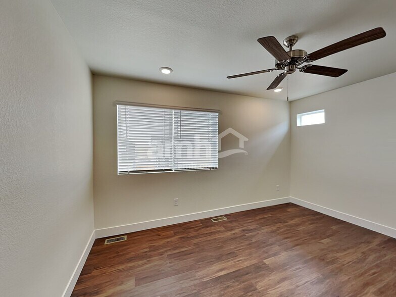Building Photo - 334 N Addison Way