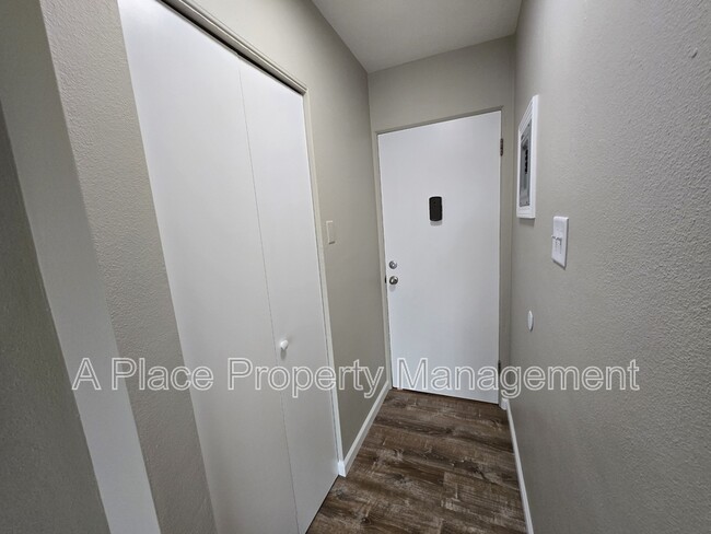 Primary Photo - 2727 Hampton Ave