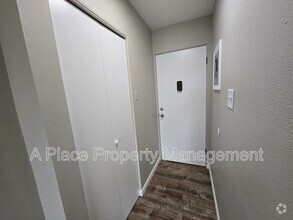 Building Photo - 2727 Hampton Ave