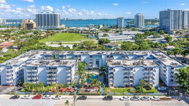 Building Photo - 1801 S Treasure Dr