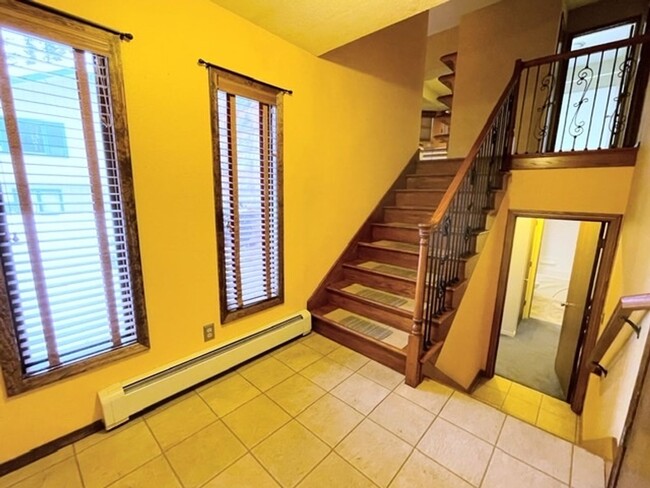 Building Photo - East Anchorage Four Bedroom Home with Bonu...