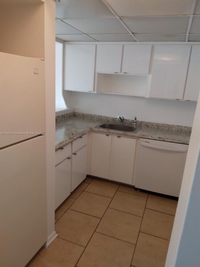 Building Photo - 6950 Miami Gardens Dr