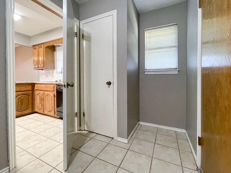 Building Photo - 7104 Churchill Cir