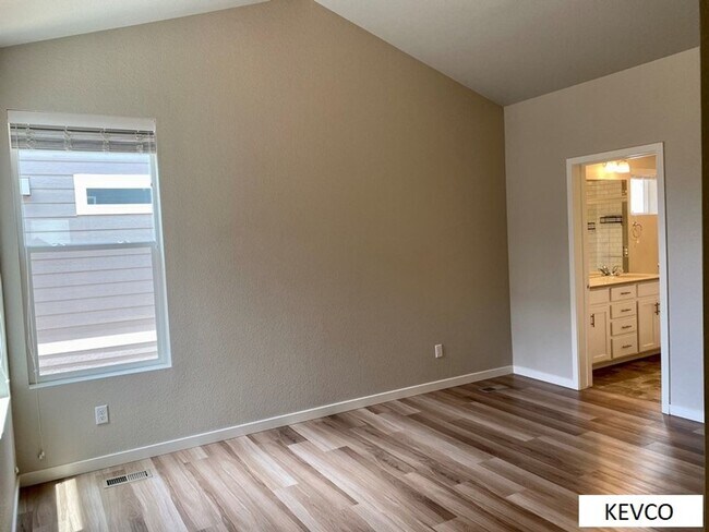 Building Photo - Spectacular New Construction!