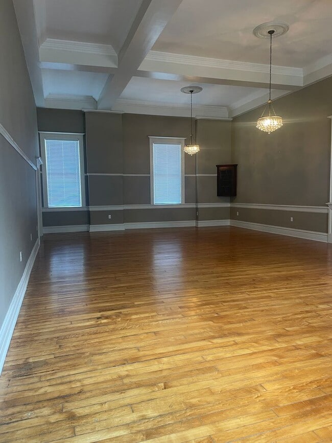 Building Photo - 1025 Church St