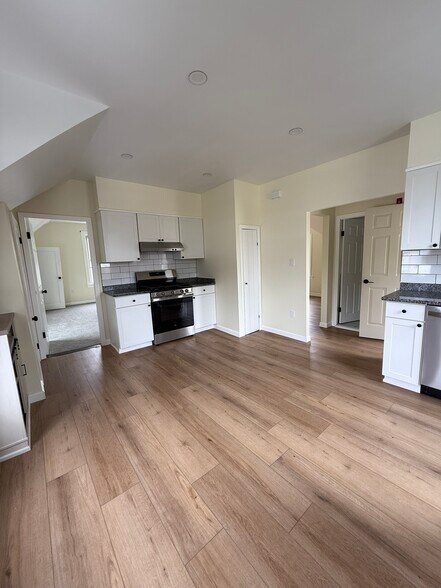 Building Photo - 80 Gladstone St