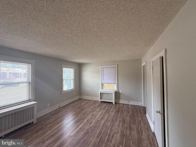 Building Photo - 388 W Lancaster Ave