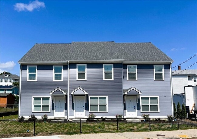 Building Photo - 578 Elm St