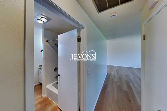 Building Photo - 404 S 81st Ave