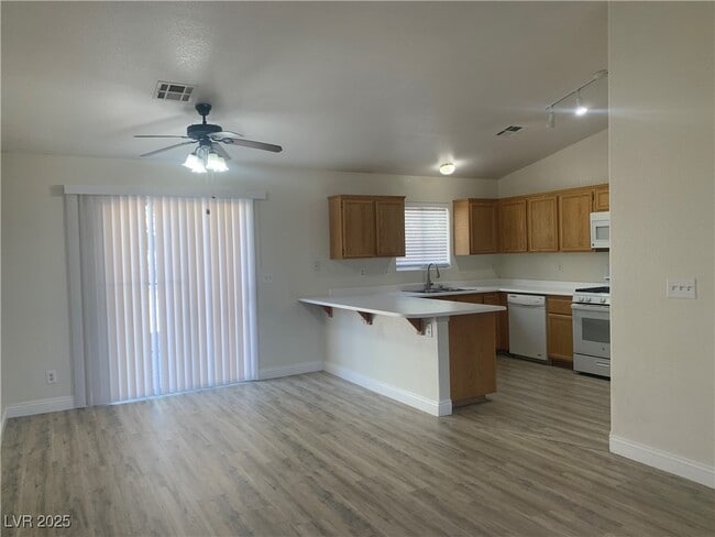 Building Photo - 3520 Sea Grass Dr