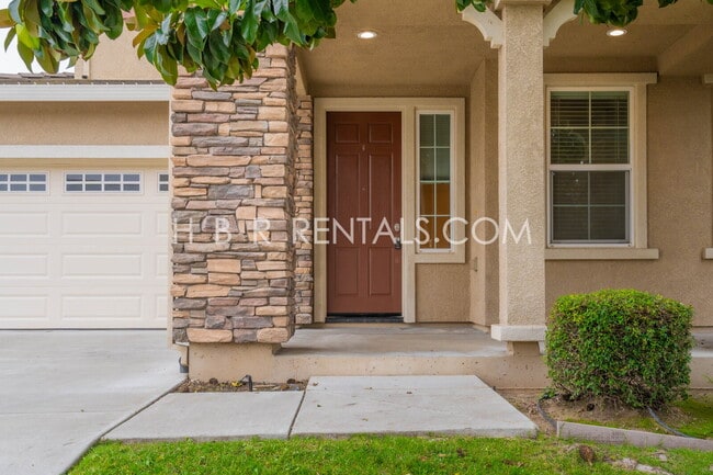 Building Photo - MANTECA RENTAL 4 BEDROOM OUTDOOR PIZZA OVEN in beautiful rear yard