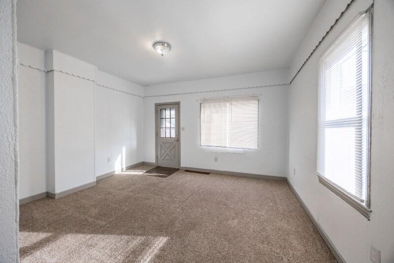 Building Photo - 308 Menoher Wy