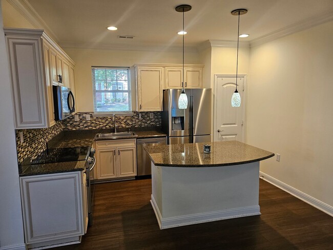 Building Photo - Updated Townhome in Ballantyne!!!!