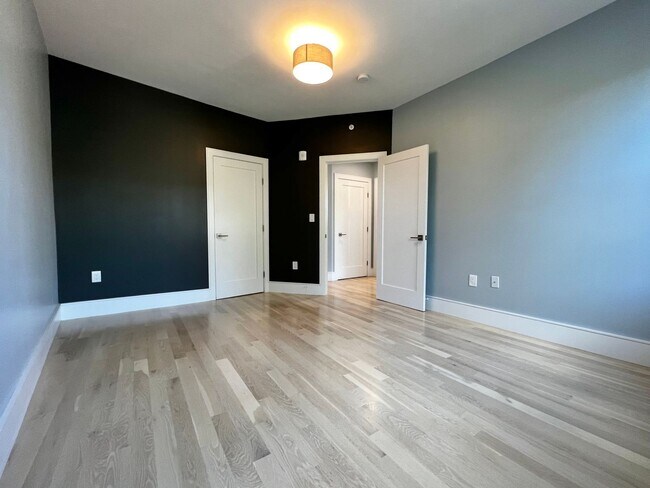 Building Photo - Luxury 4 Bed/2 Bath, LAUNDRY IN-UNIT, Newly Renovated, Private Porch, Washington Square