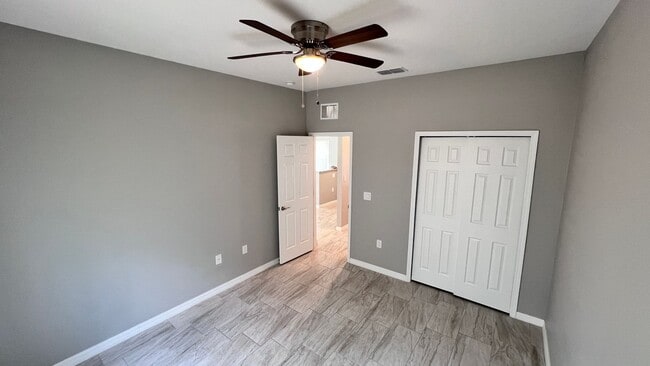 Building Photo - GORGEOUS Bedroom, 2 Bathroom Home in Palm ...