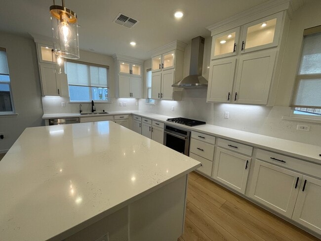 Building Photo - Beautiful new home with open floor plan av...