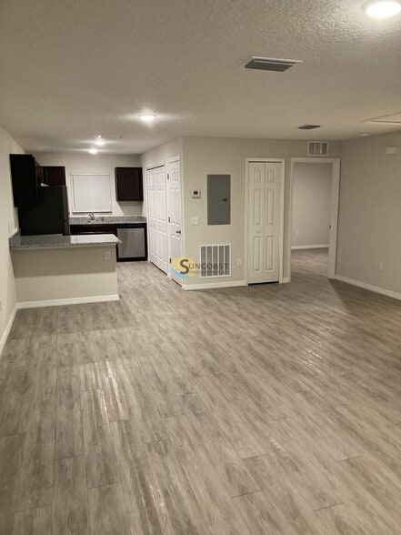 Building Photo - 9292 N Travis Dr