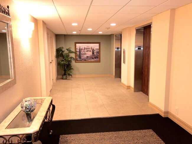 Building Photo - 5440 N Ocean Dr