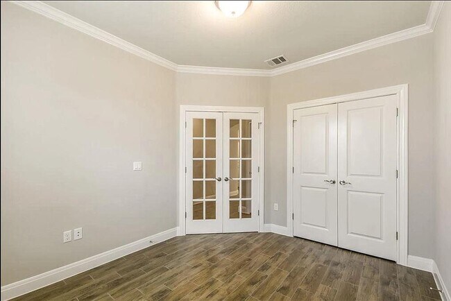 Building Photo - 9907 Quercia Dr