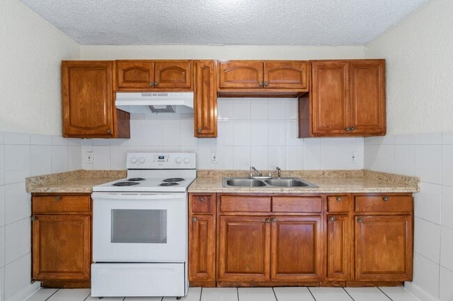 Building Photo - 4907 Gulfstream Rd