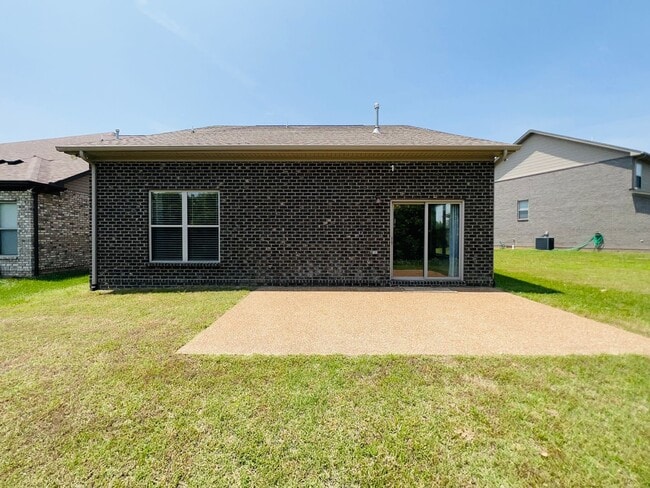 Building Photo - Walking Distance to Station Camp Schools