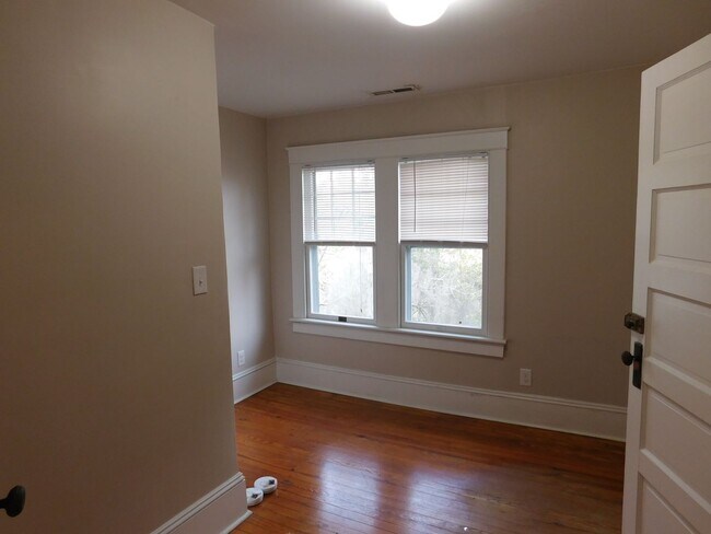 Building Photo - 605 Johnson St