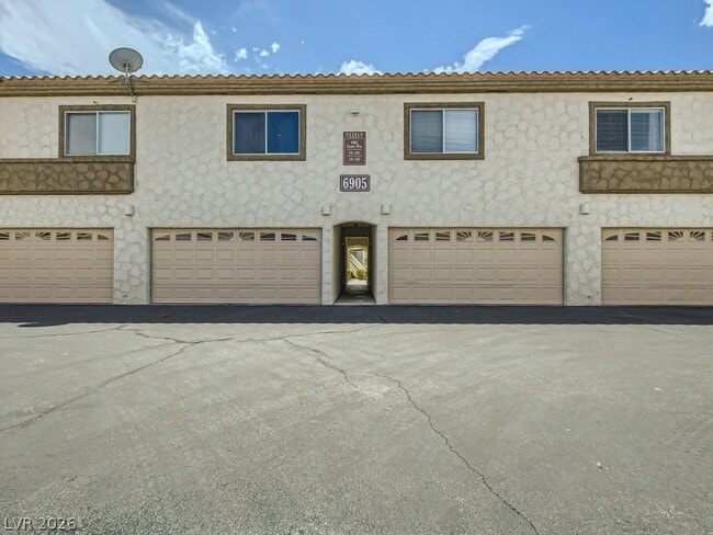 Building Photo - 6905 Squaw Mountain Dr