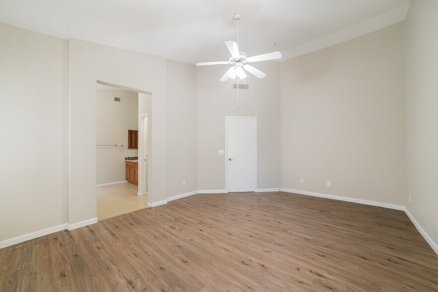 Building Photo - 3556 W Warren Ln
