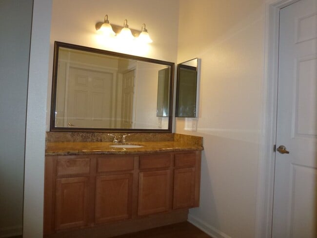 Building Photo - Beautiful Condominium in Gated Community i...