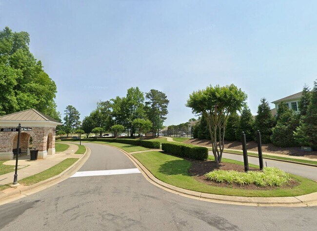 Building Photo - 288 Heathwood Dr