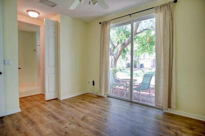 Building Photo - 1020 E Longport Cir