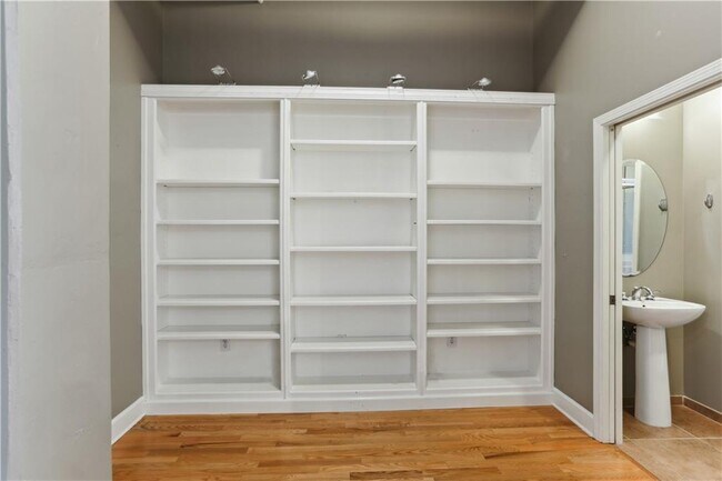 Building Photo - 3820 Roswell Rd NE