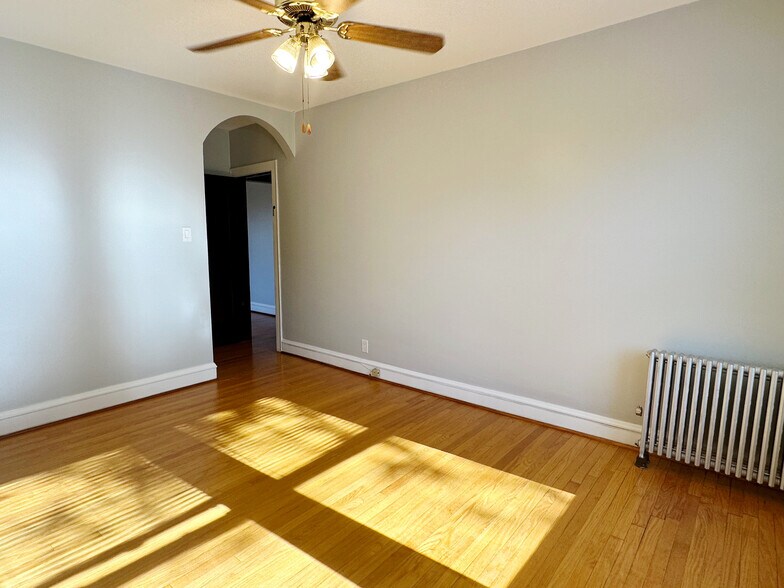 Building Photo - 4859 N Kenneth Ave