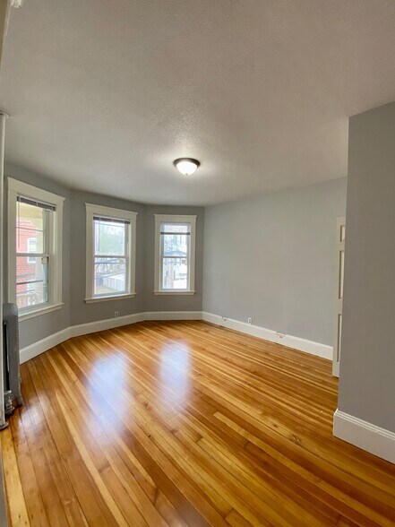 Building Photo - 56 Mansfield St