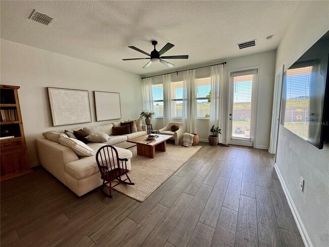 Building Photo - 3024 Armstrong Ave