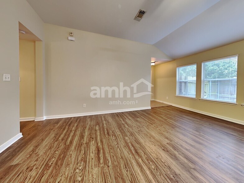 Building Photo - 809 Dixon Ln